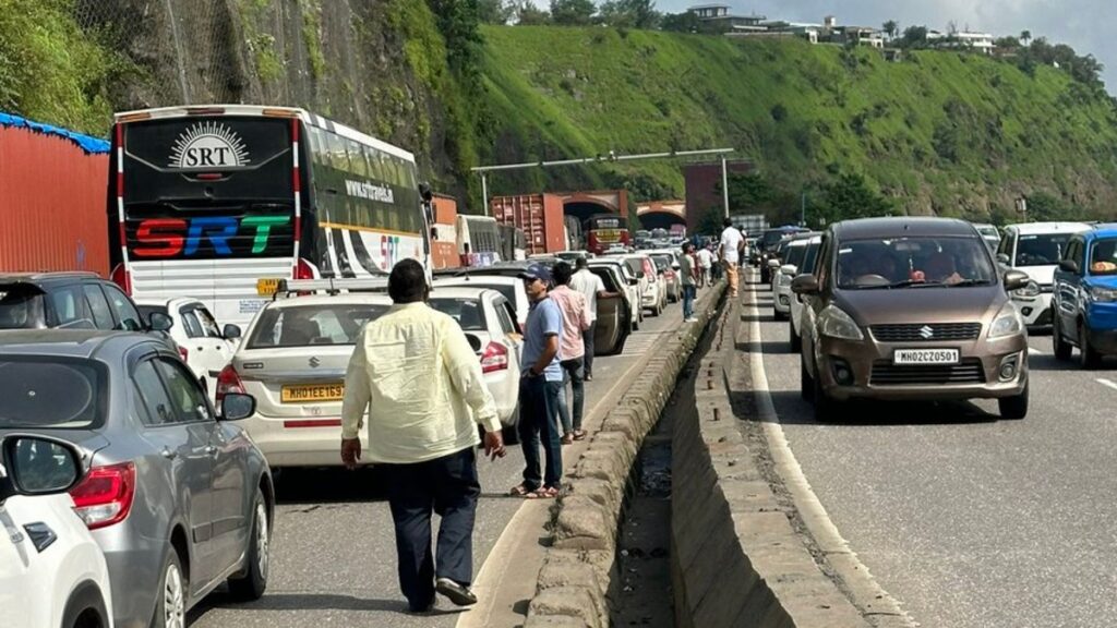 Traffic Jam on Pune-Mumbai Expressway